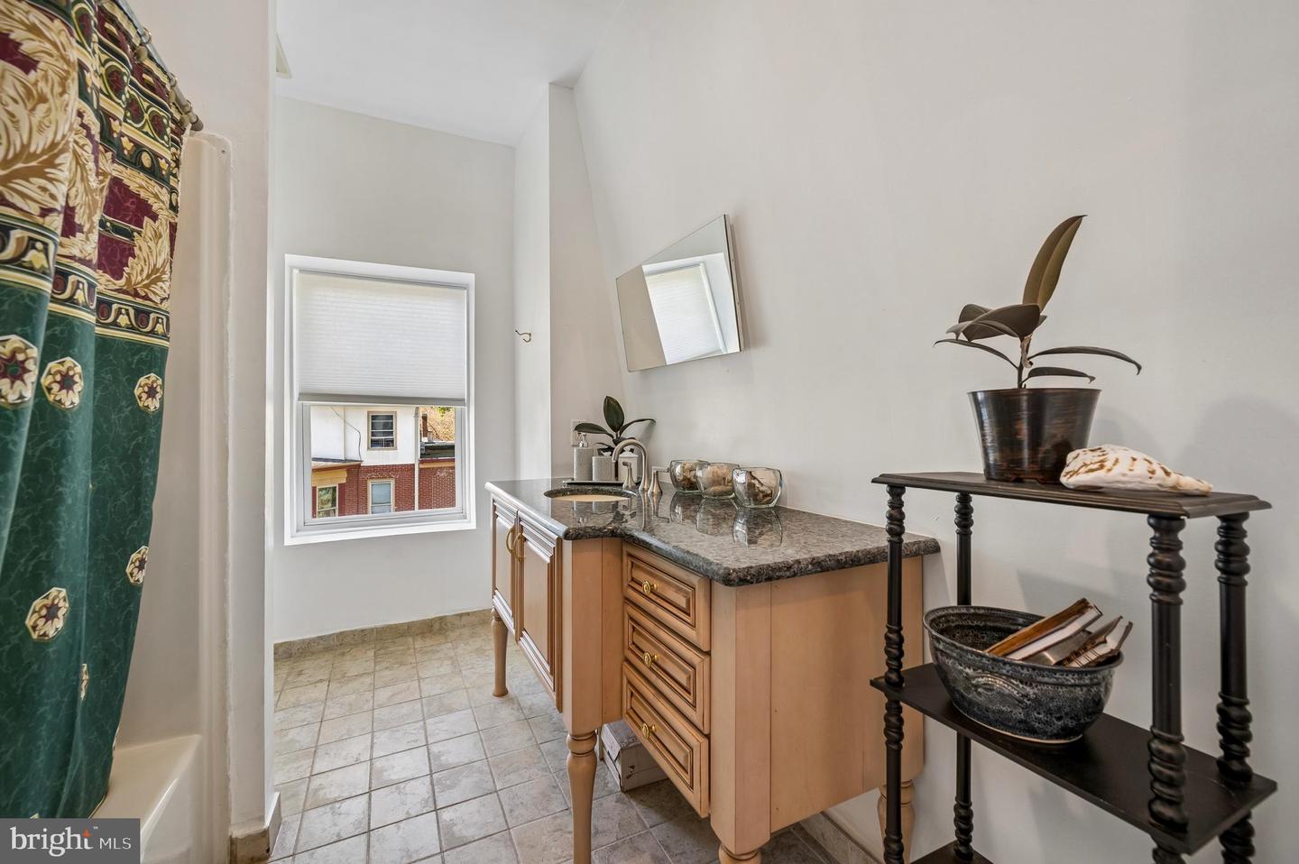 229 W Hansberry St Property Photo 33