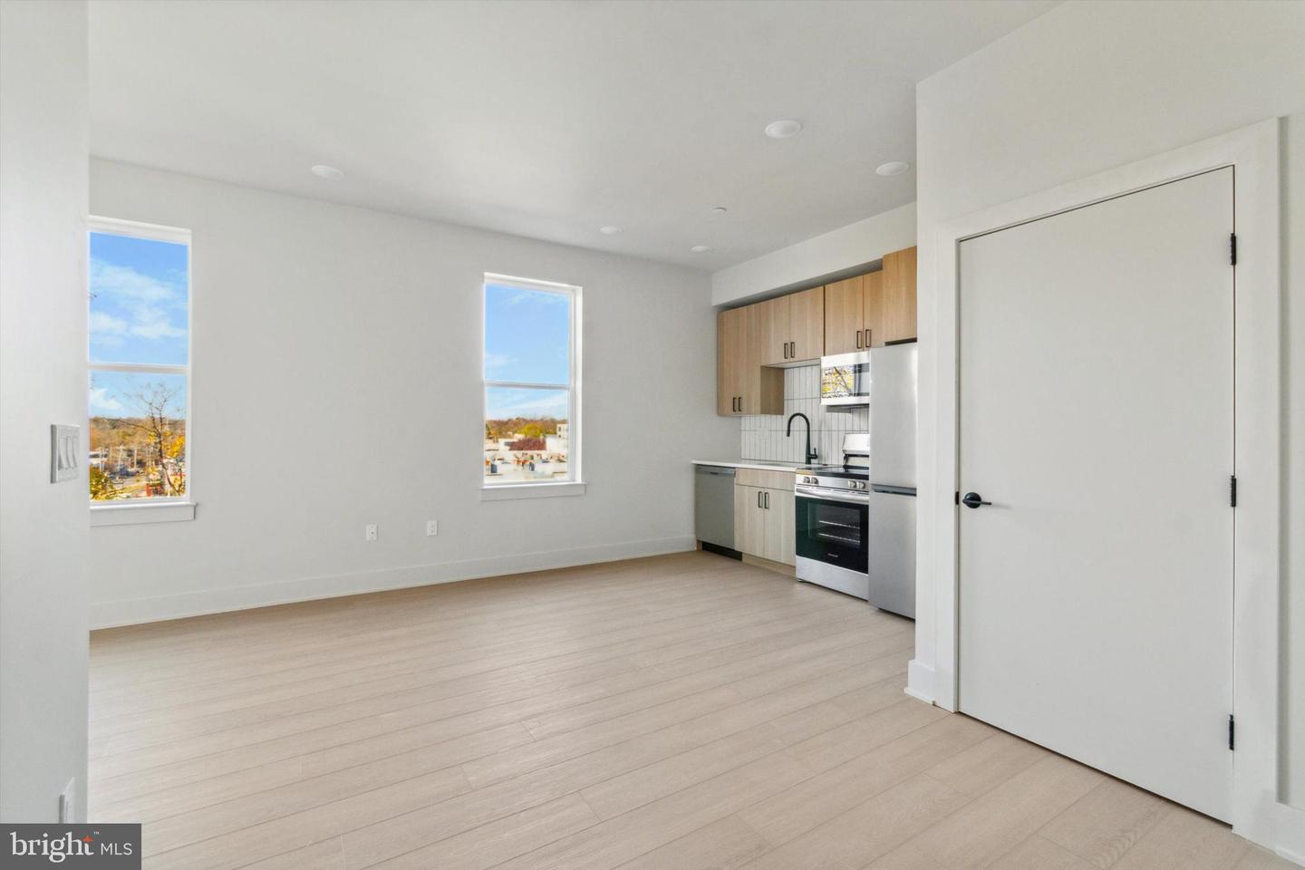 5521 Wayne Ave #402 Property Photo 8