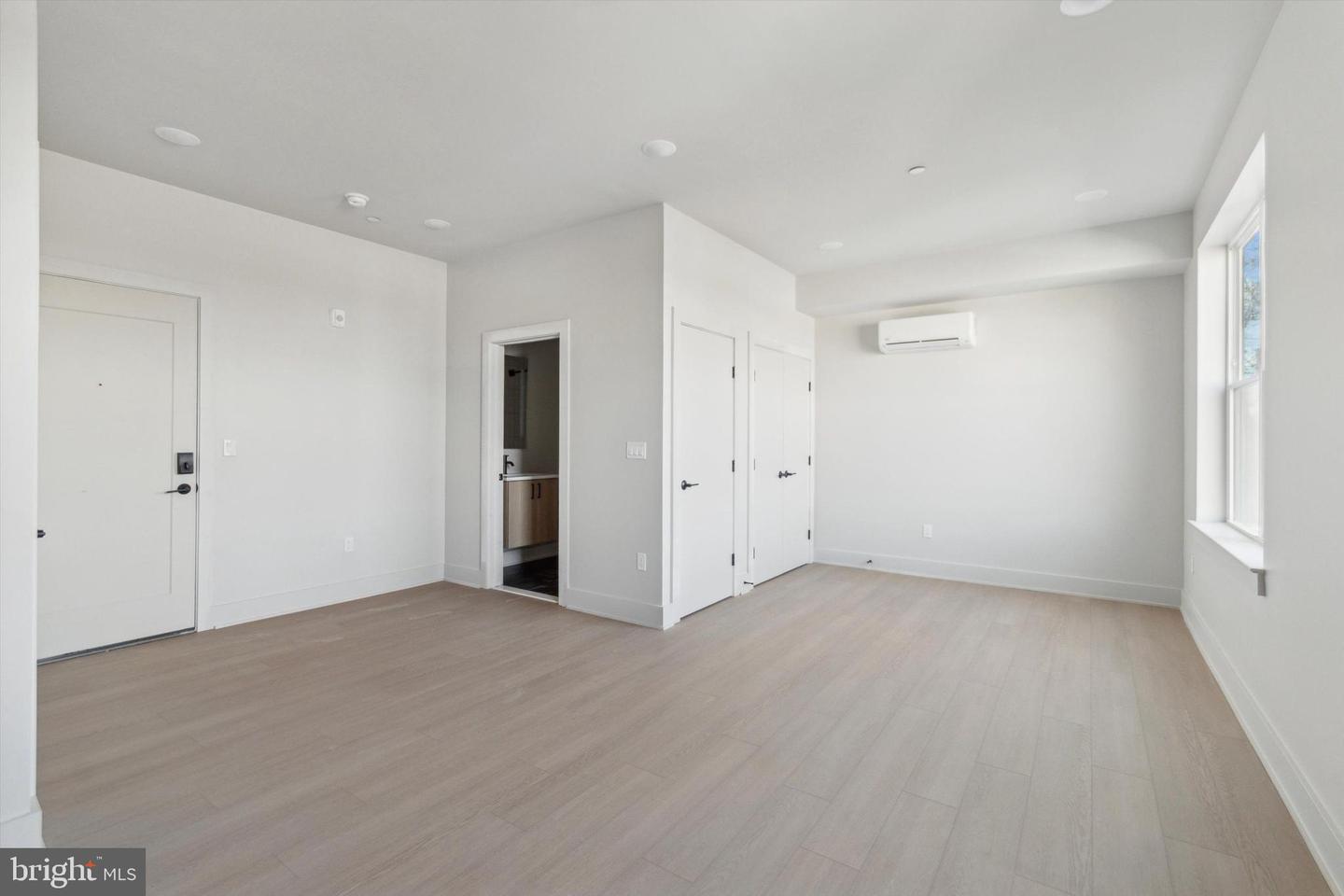 5521 Wayne Ave #402 Property Photo 10