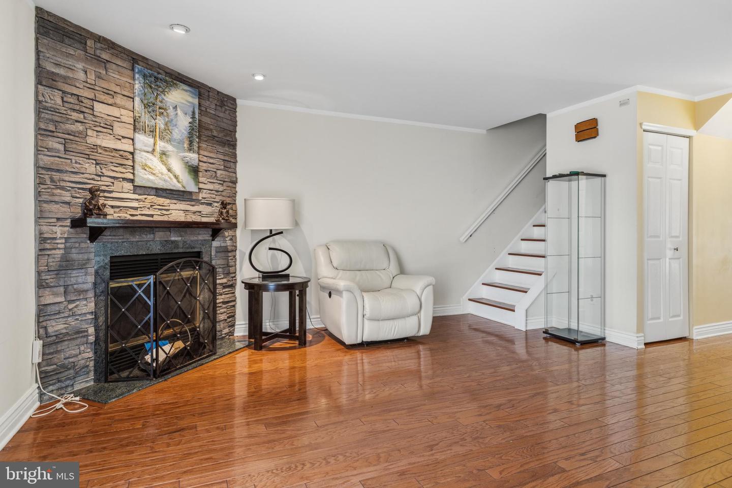 1204 Friel Pl Property Photo 2