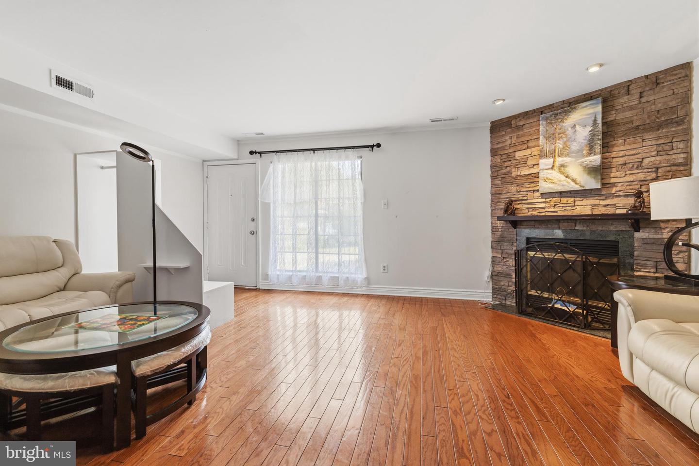 1204 Friel Pl Property Photo 4