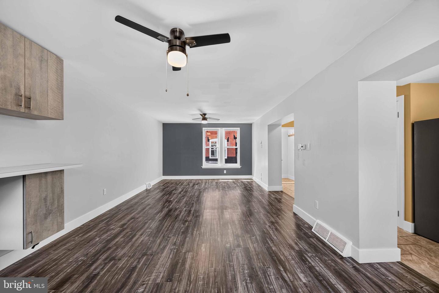 2715 Sears St Property Photo 3