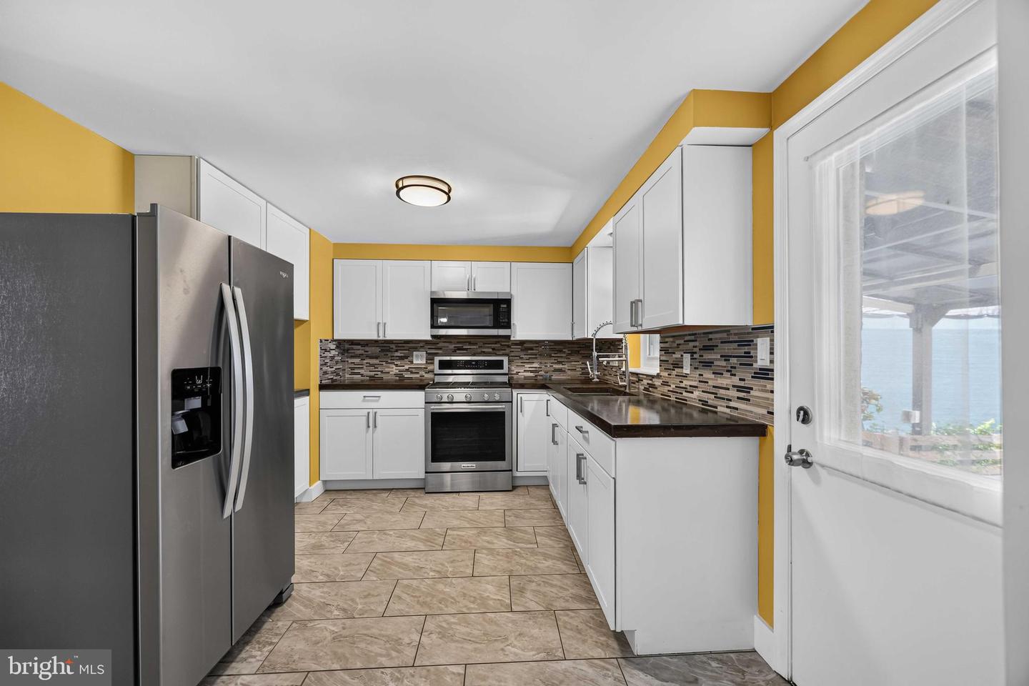 2715 Sears St Property Photo 5