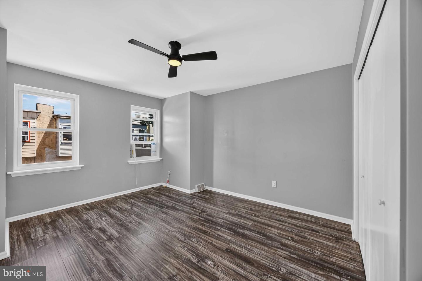 2715 Sears St Property Photo 9