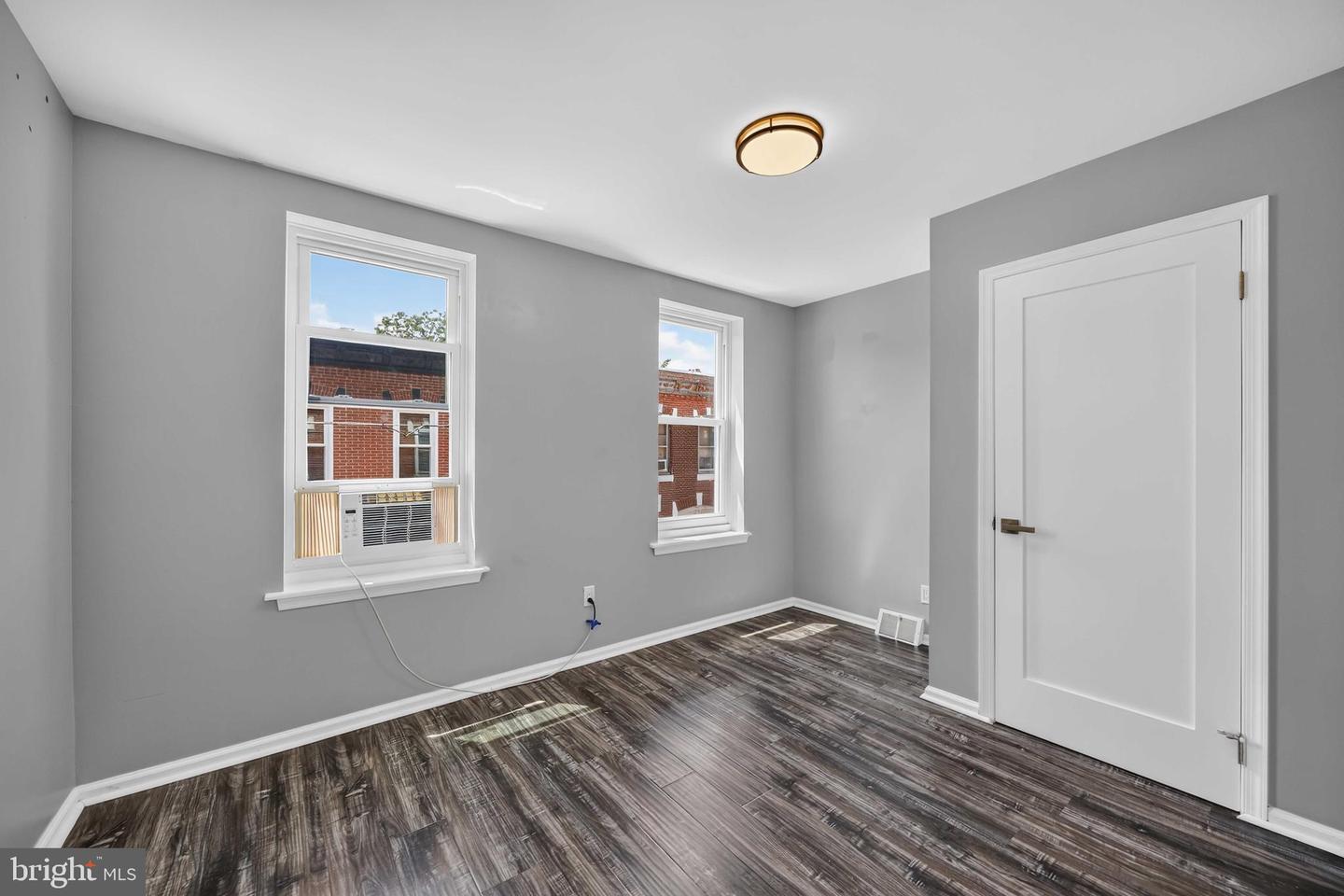 2715 Sears St Property Photo 13