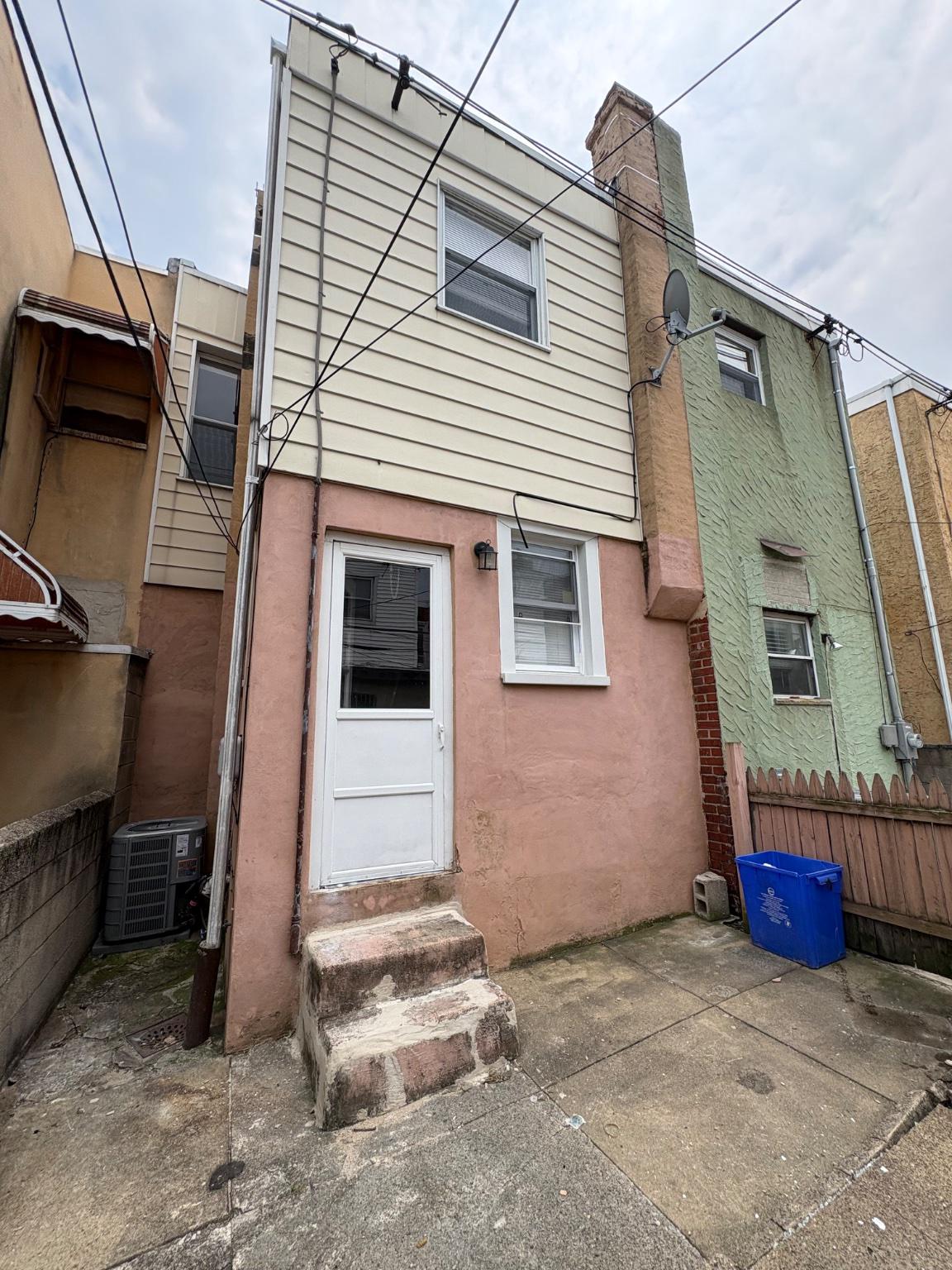 2524 S Darien St Property Photo 2
