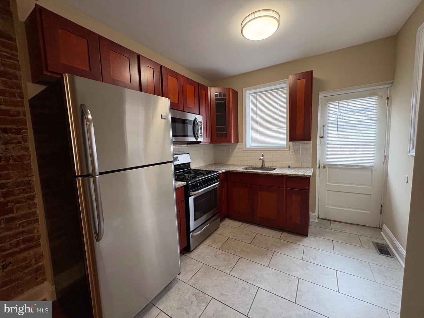 2524 S Darien St Property Photo 3