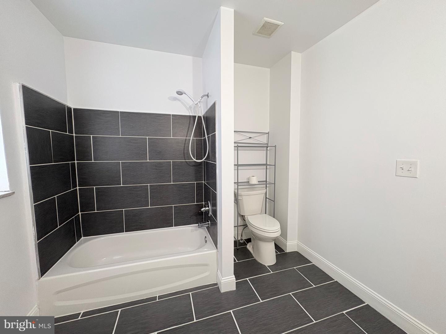 2524 S Darien St Property Photo 9