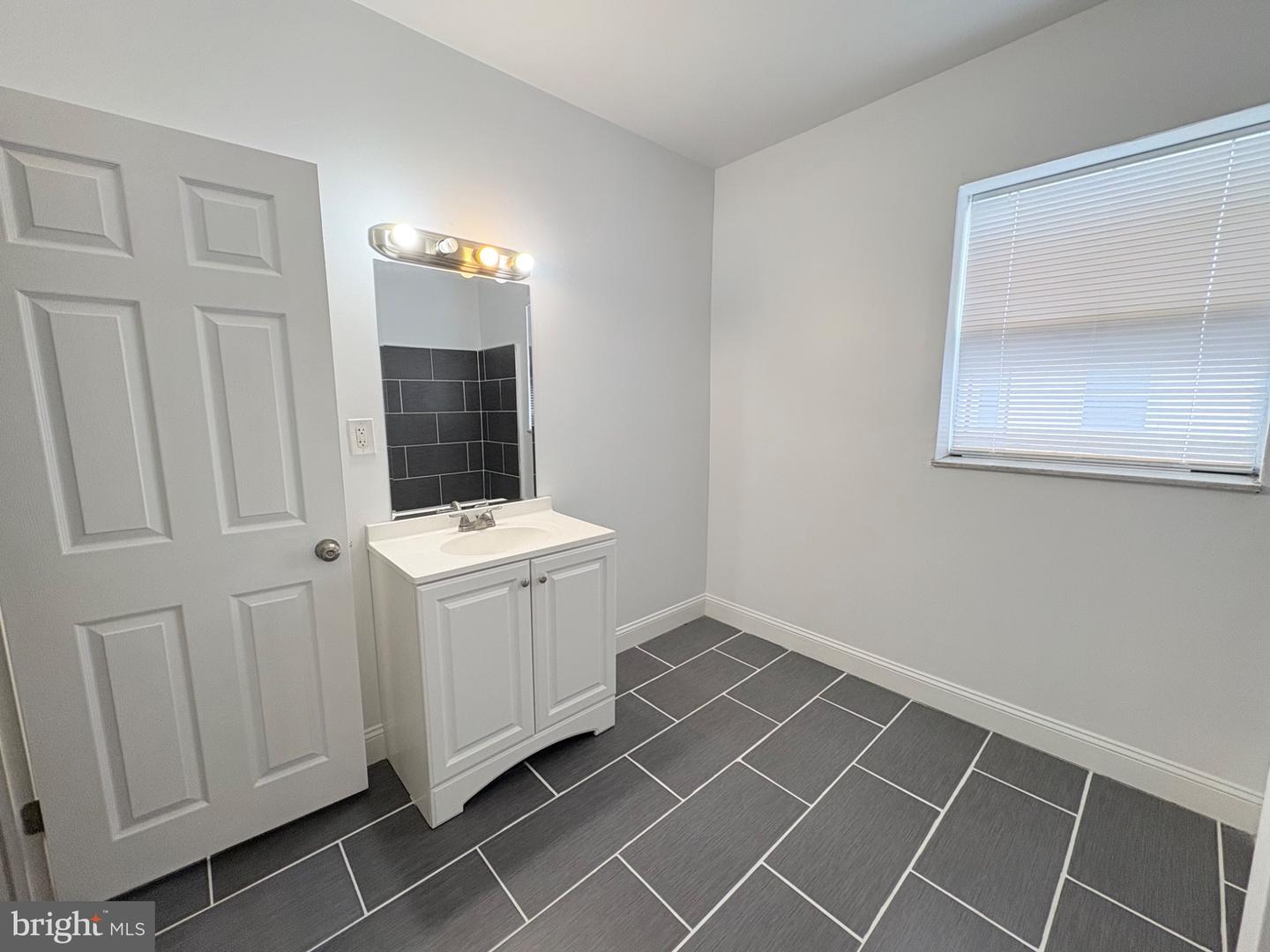 2524 S Darien St Property Photo 10