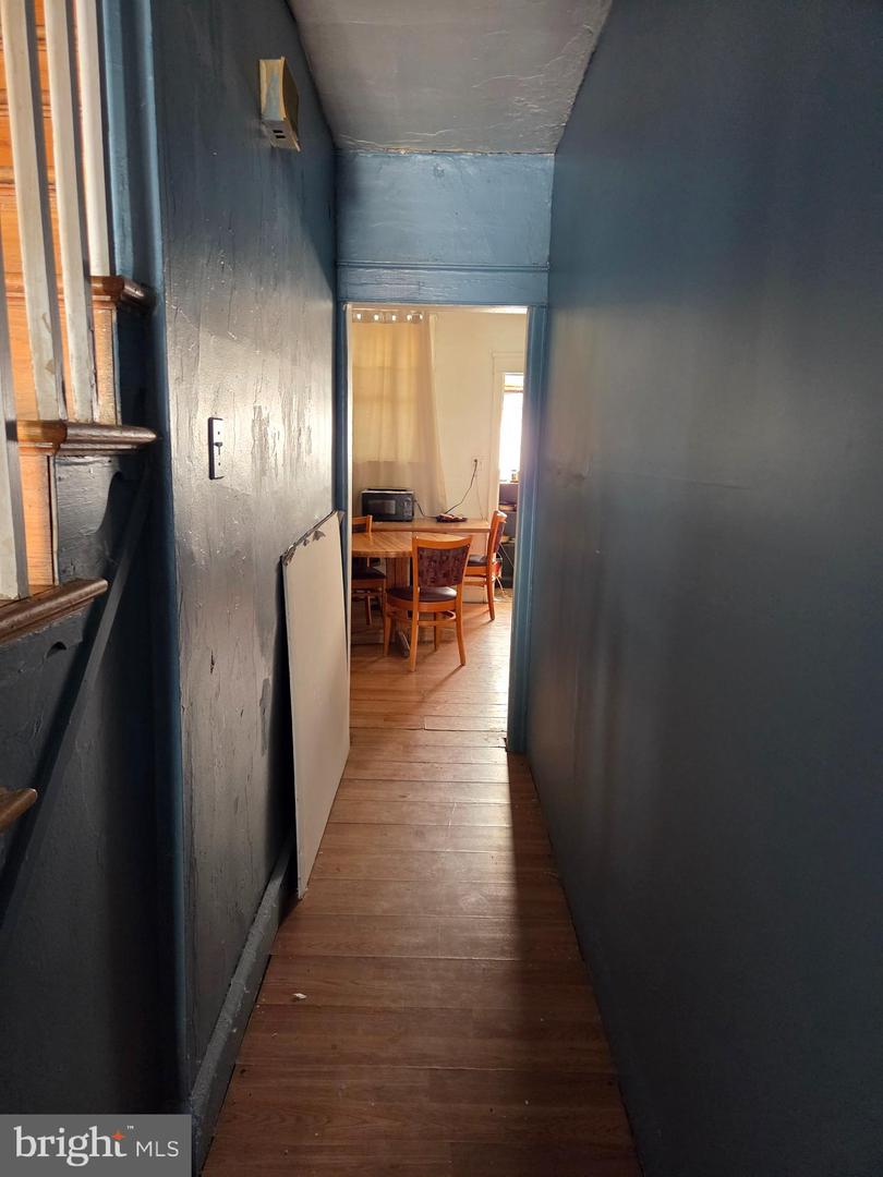 6033 N American St Property Photo 4