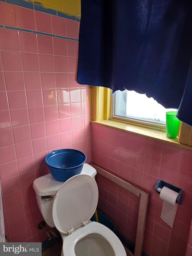 6033 N American St Property Photo 9
