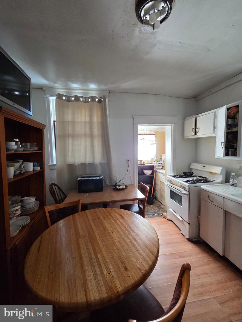 6033 N American St Property Photo 26