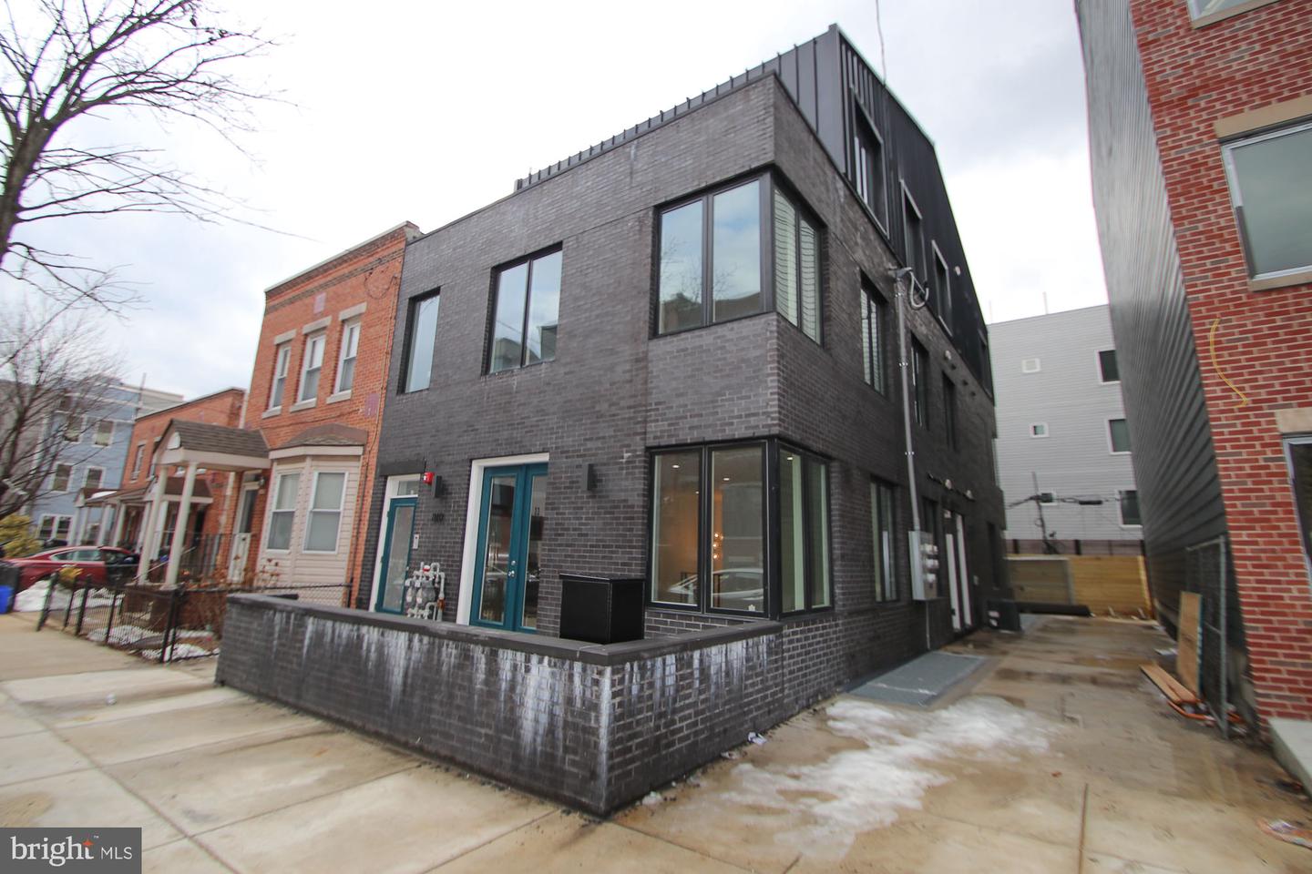 810 N Uber St Property Photo 1