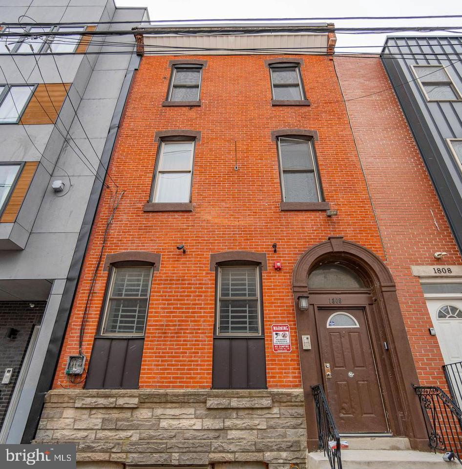 1806 W Berks St Property Photo 1