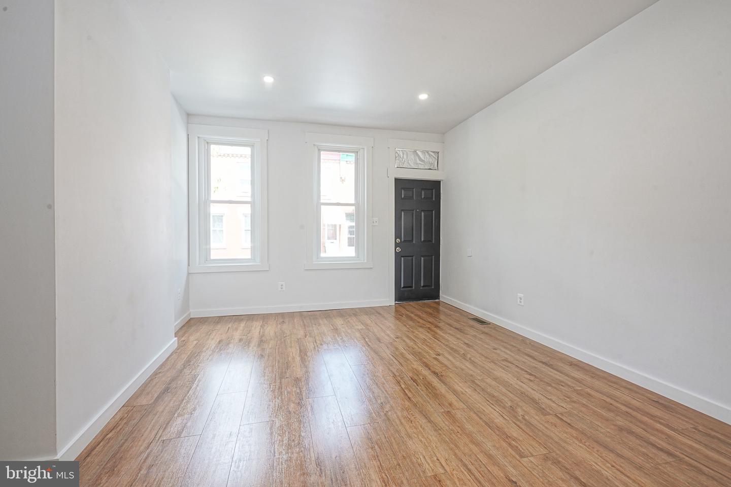 3227 Salmon St Property Photo 6