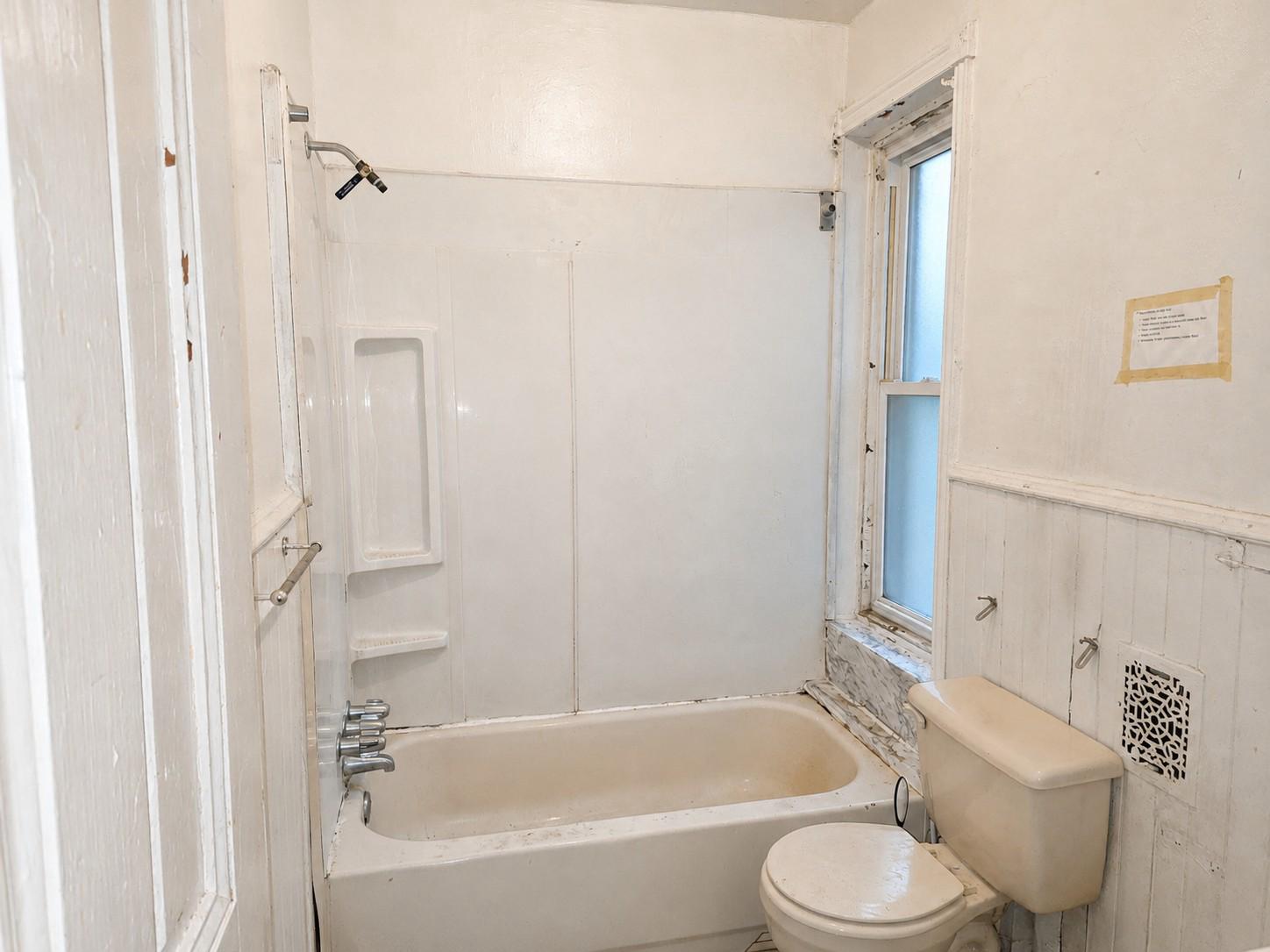 5712 Commerce St Property Photo 2