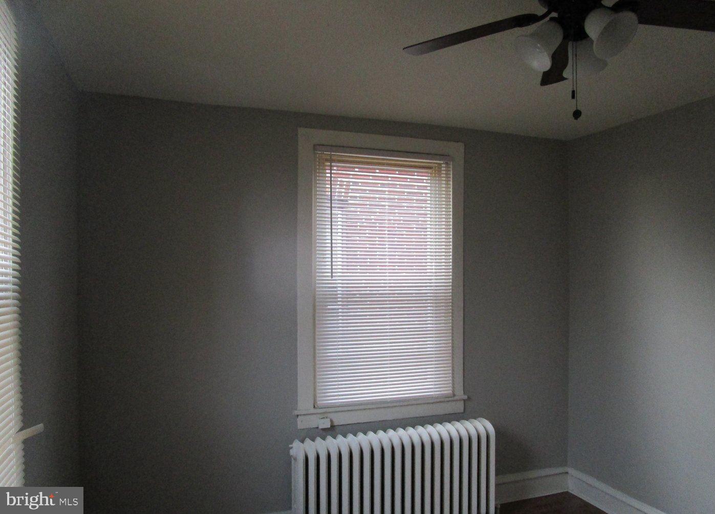 5241 Oxford Ave #1r Property Photo 5