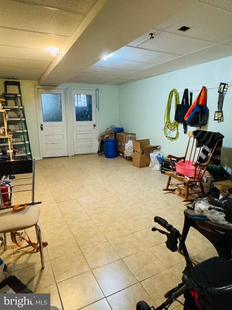 3352 Longshore Ave Property Photo 10