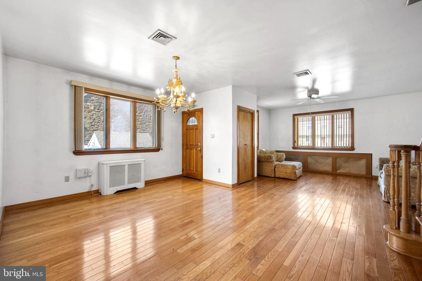 8303 Algon Ave Property Photo 3