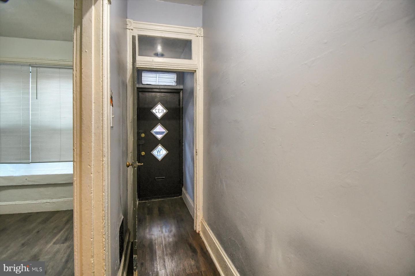 832 N Hutton St Property Photo 2