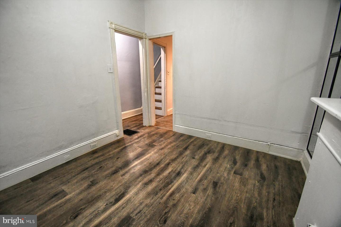 832 N Hutton St Property Photo 4