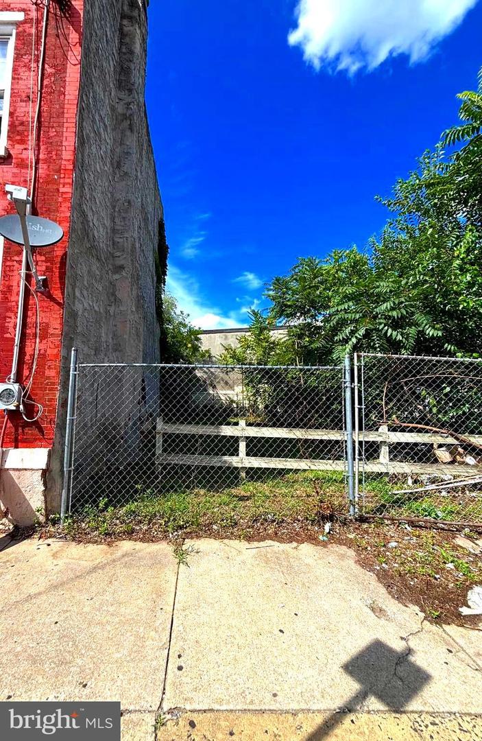 627 W Cumberland St Property Photo 1