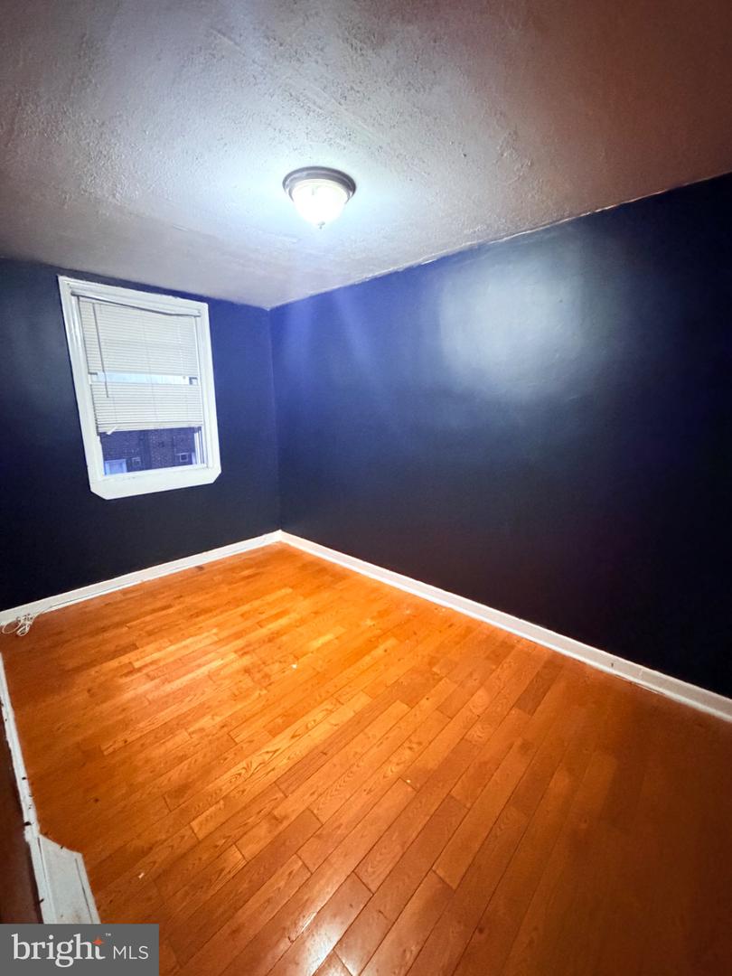 4614 Lansing St Property Photo 4