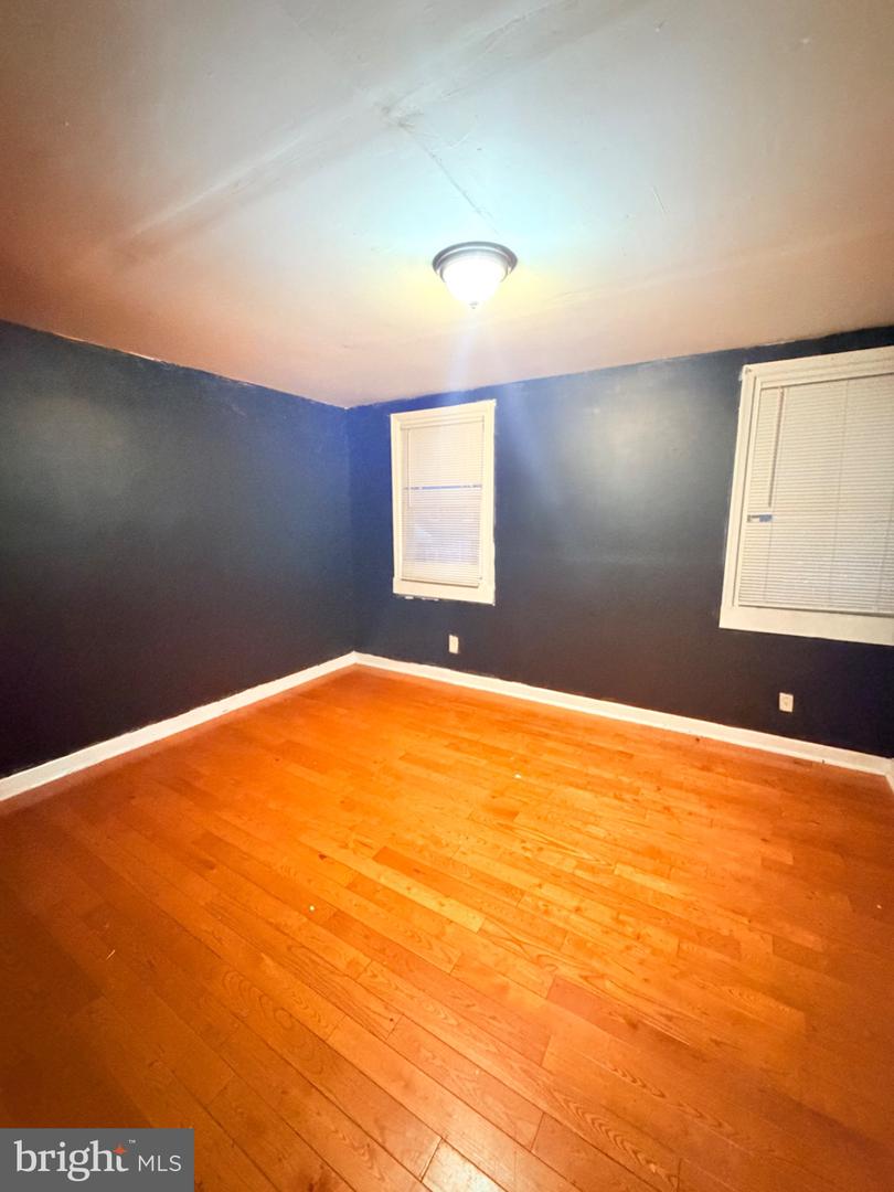 4614 Lansing St Property Photo 6