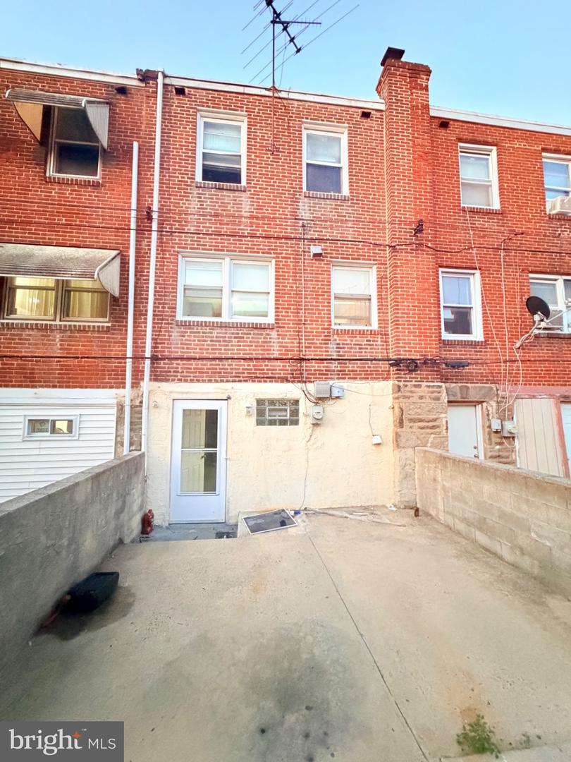 4614 Lansing St Property Photo 7