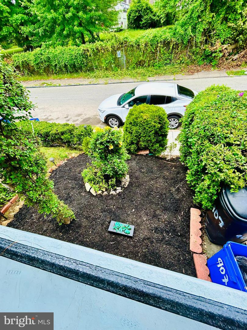 907 Church Ln Property Photo 16