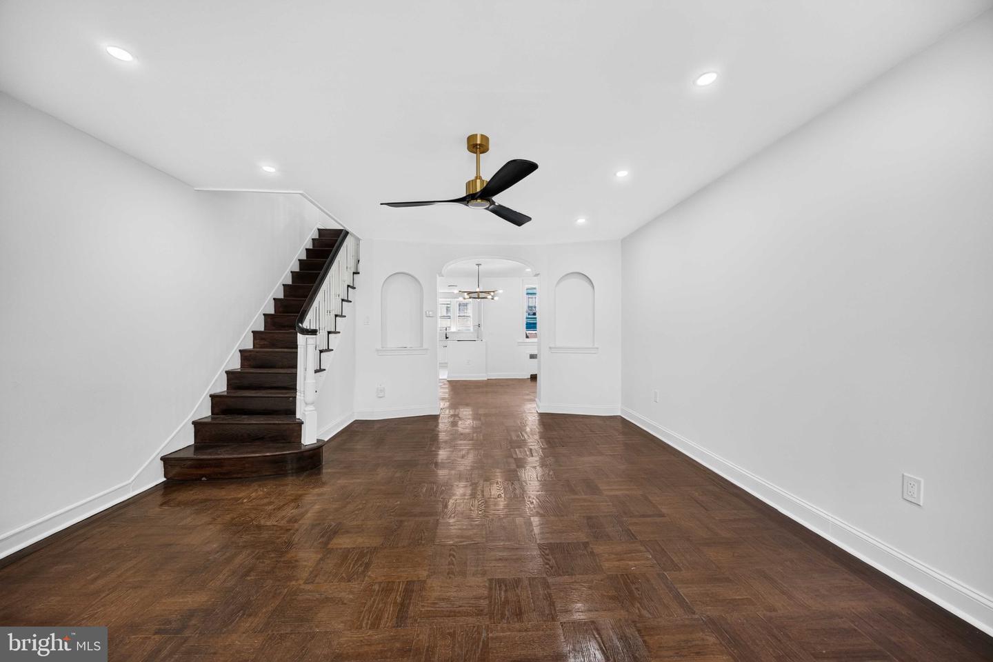 5766 W Jefferson St Property Photo 5