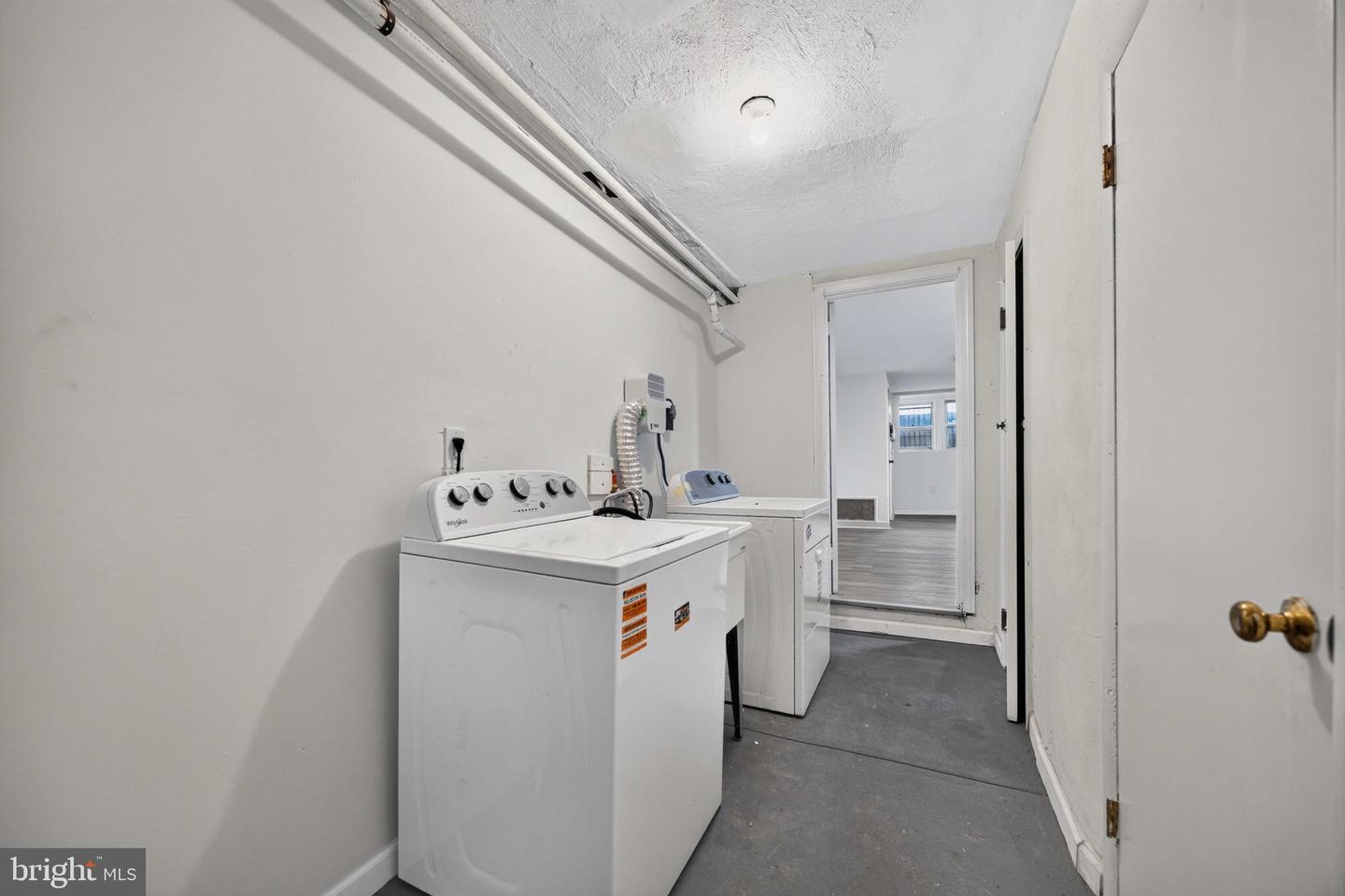 5766 W Jefferson St Property Photo 18