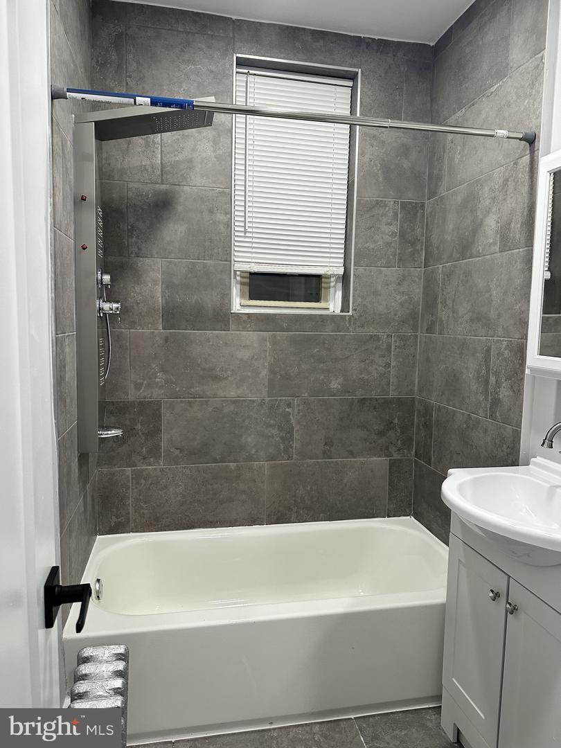 200-205 W Sedgwick St #300 Property Photo 14