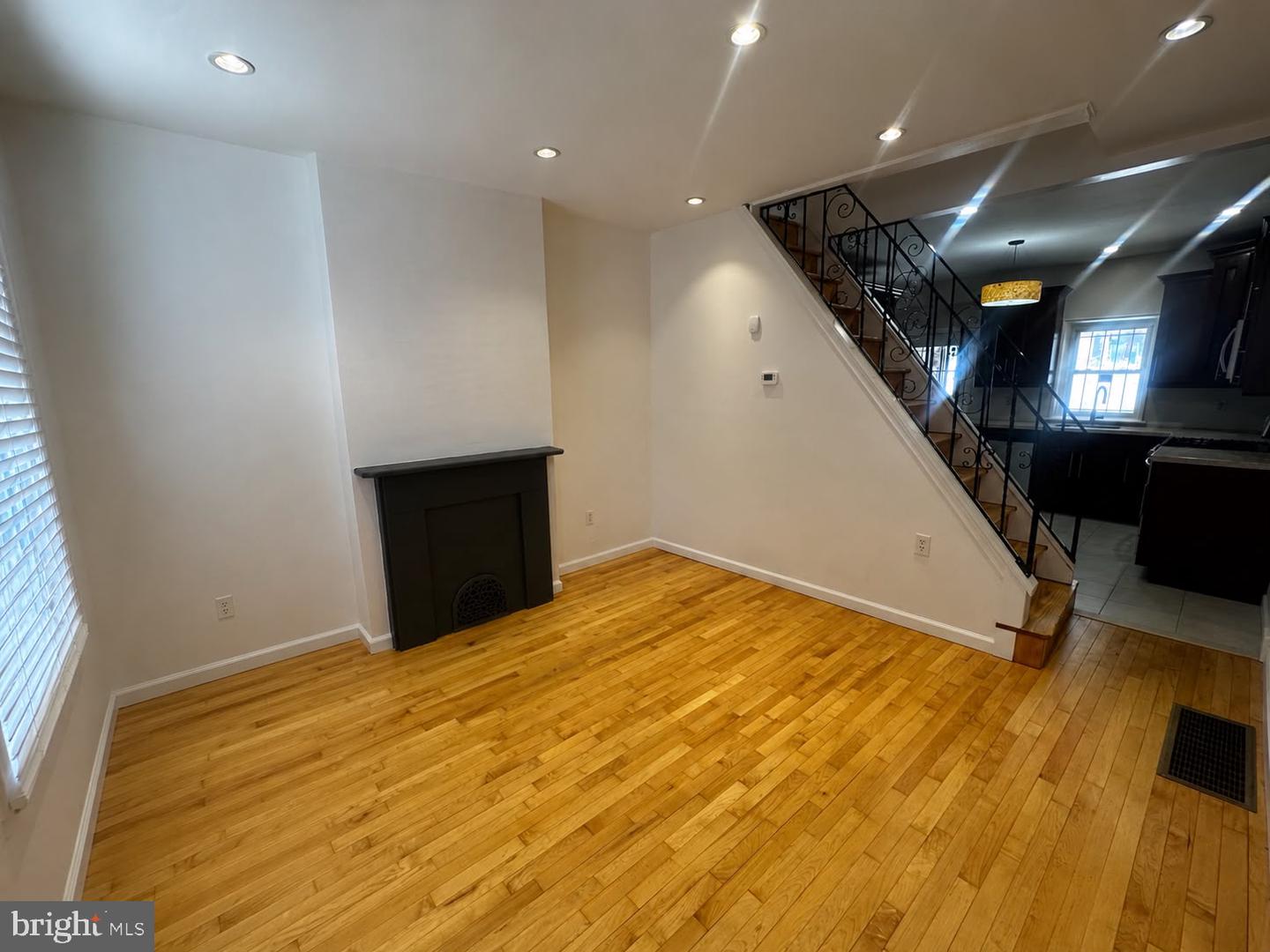 315 N Holly St Property Photo 3