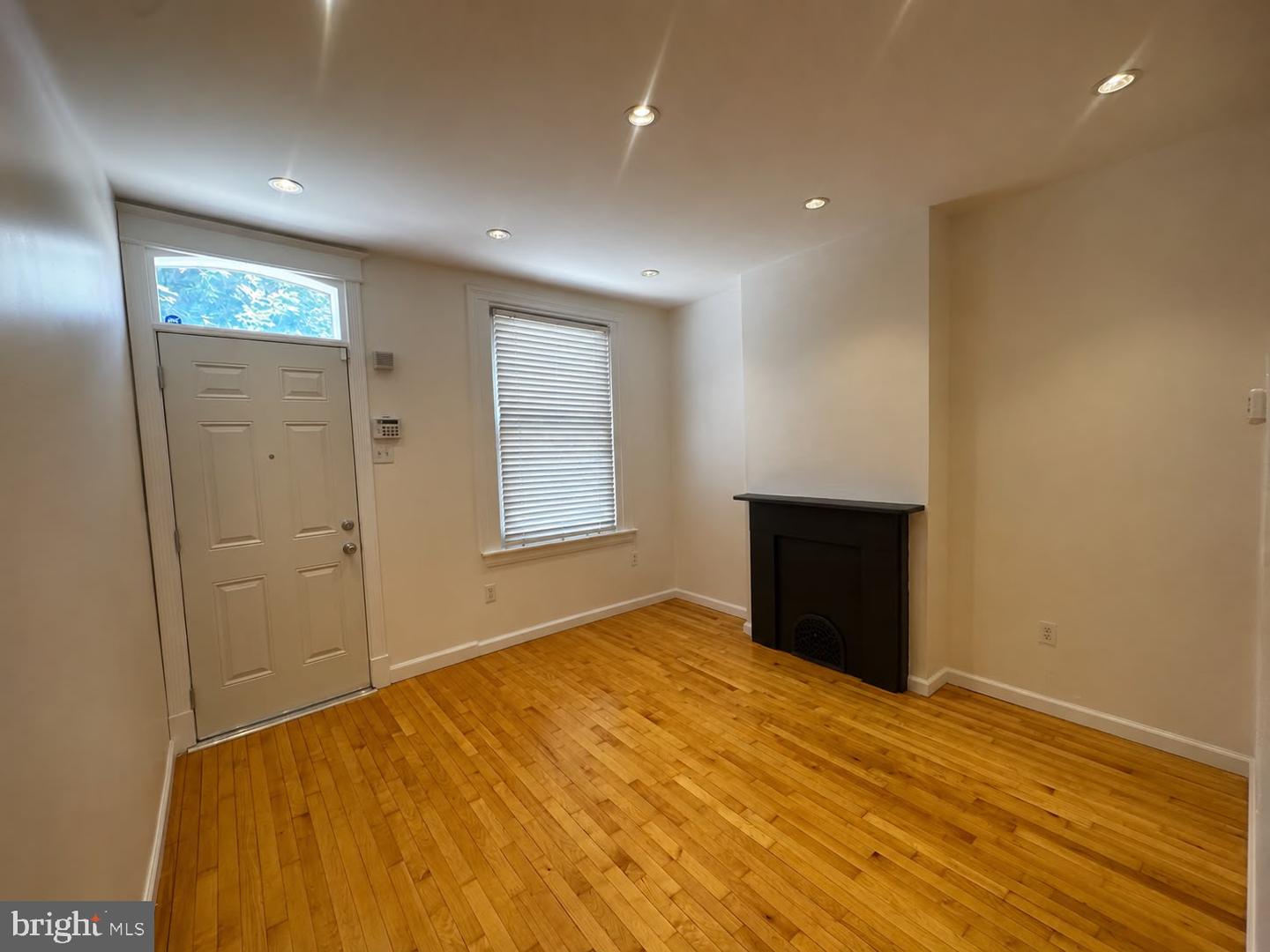 315 N Holly St Property Photo 4