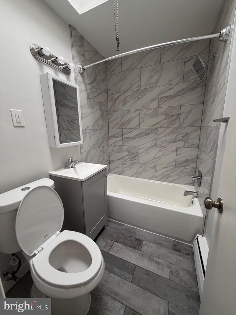 6020 N Warnock St #c Property Photo 2