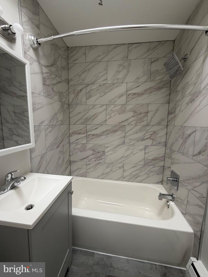 6020 N Warnock St #c Property Photo 3