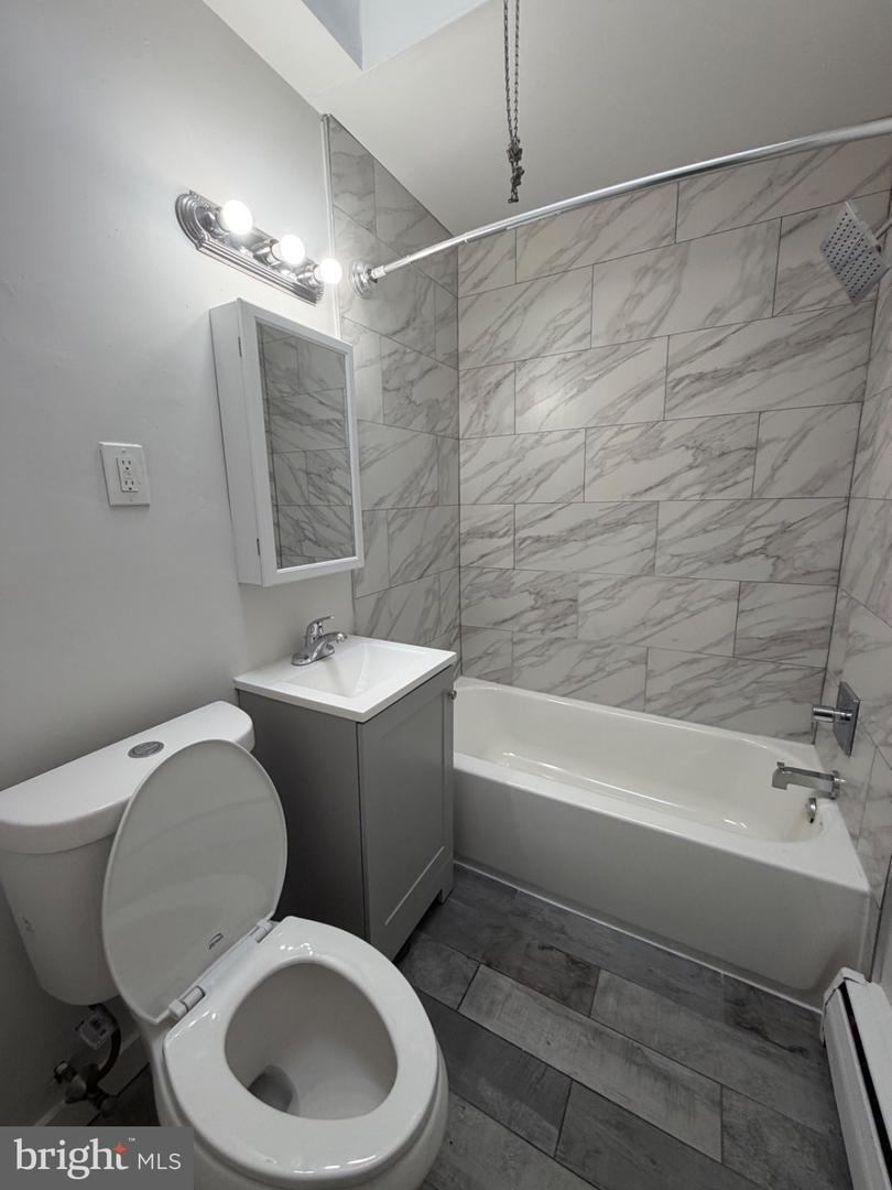 6020 N Warnock St #c Property Photo 4