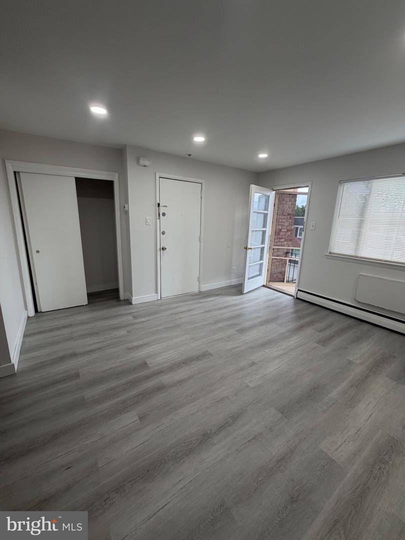 6020 N Warnock St #c Property Photo 6