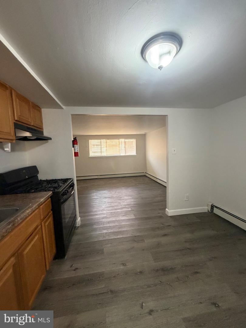 6016 N Warnock St #e Property Photo 2