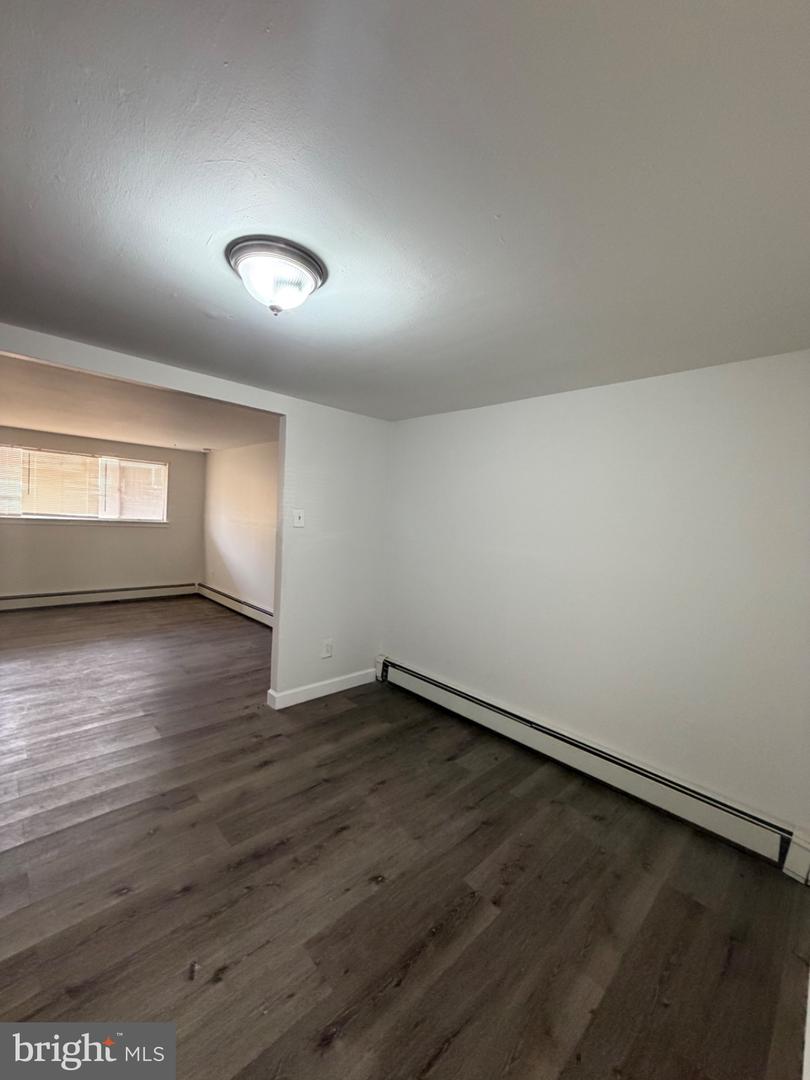 6016 N Warnock St #e Property Photo 4