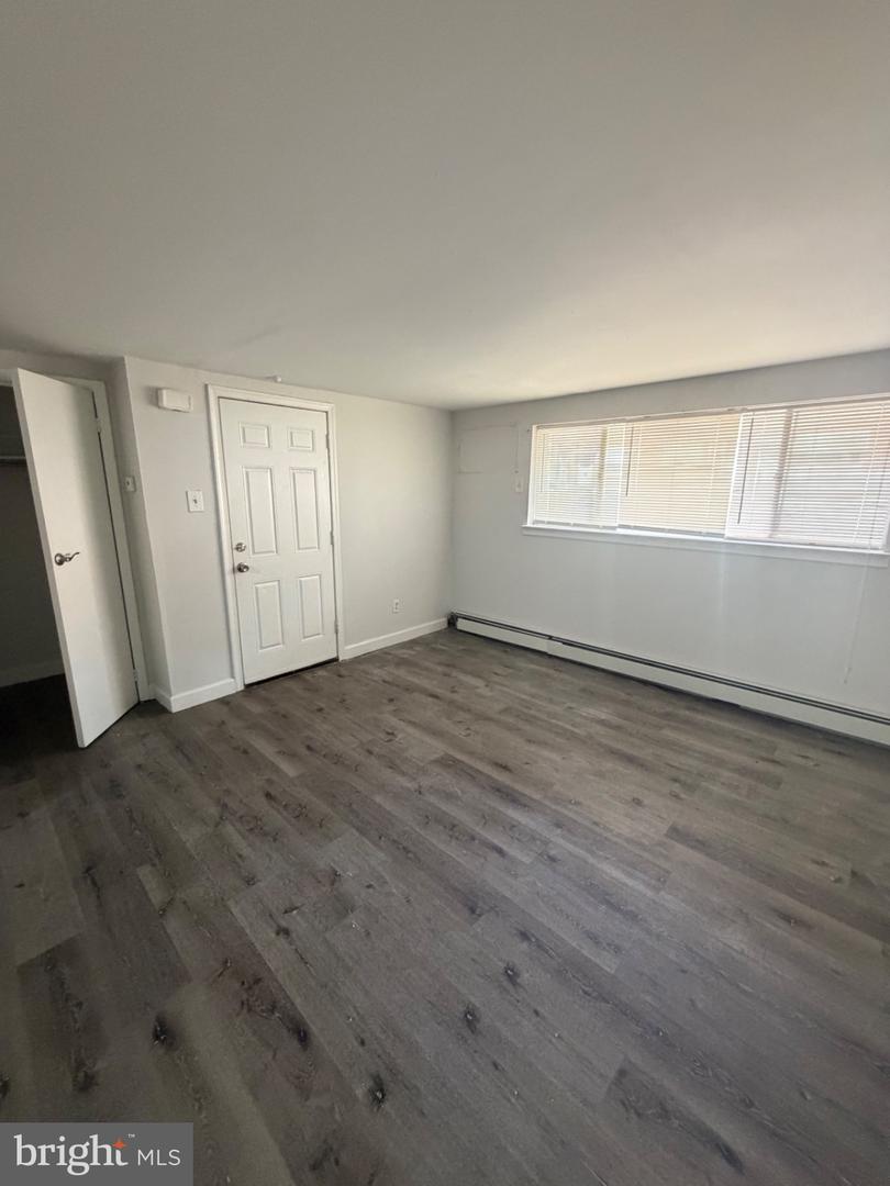 6016 N Warnock St #e Property Photo 6