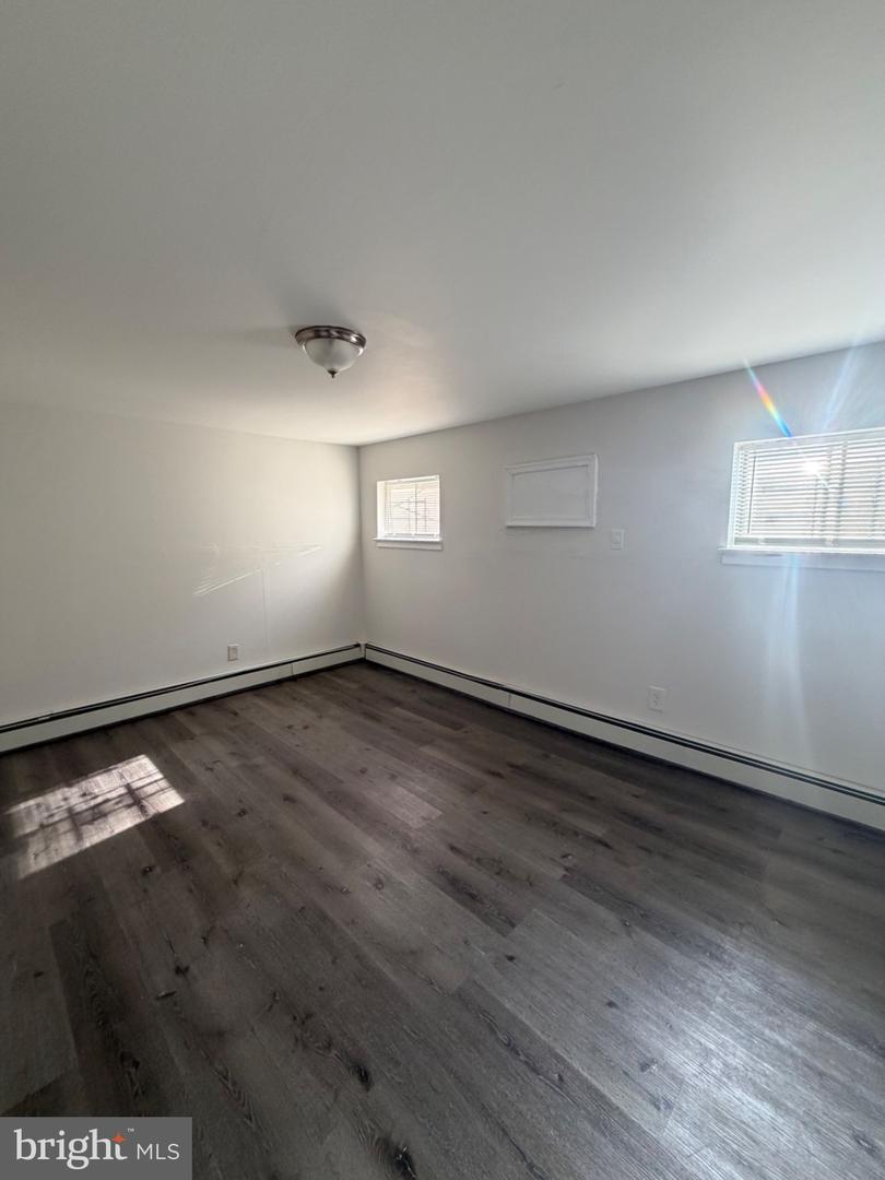 6016 N Warnock St #e Property Photo 7