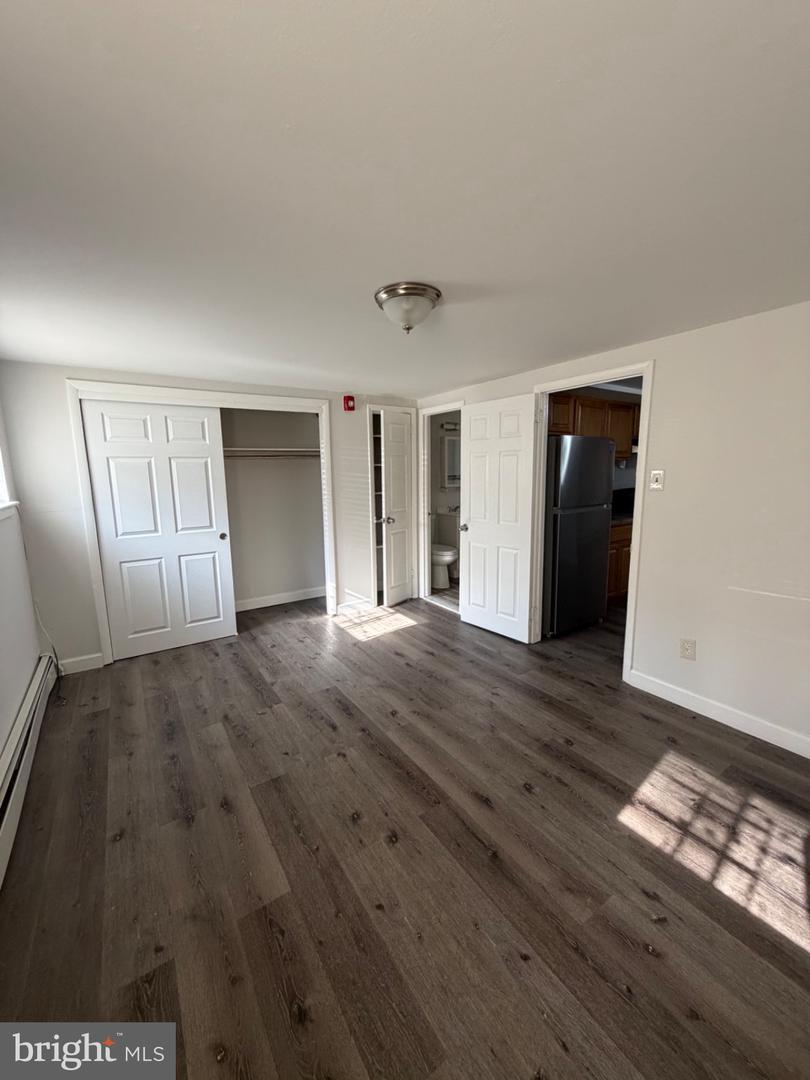 6016 N Warnock St #e Property Photo 8