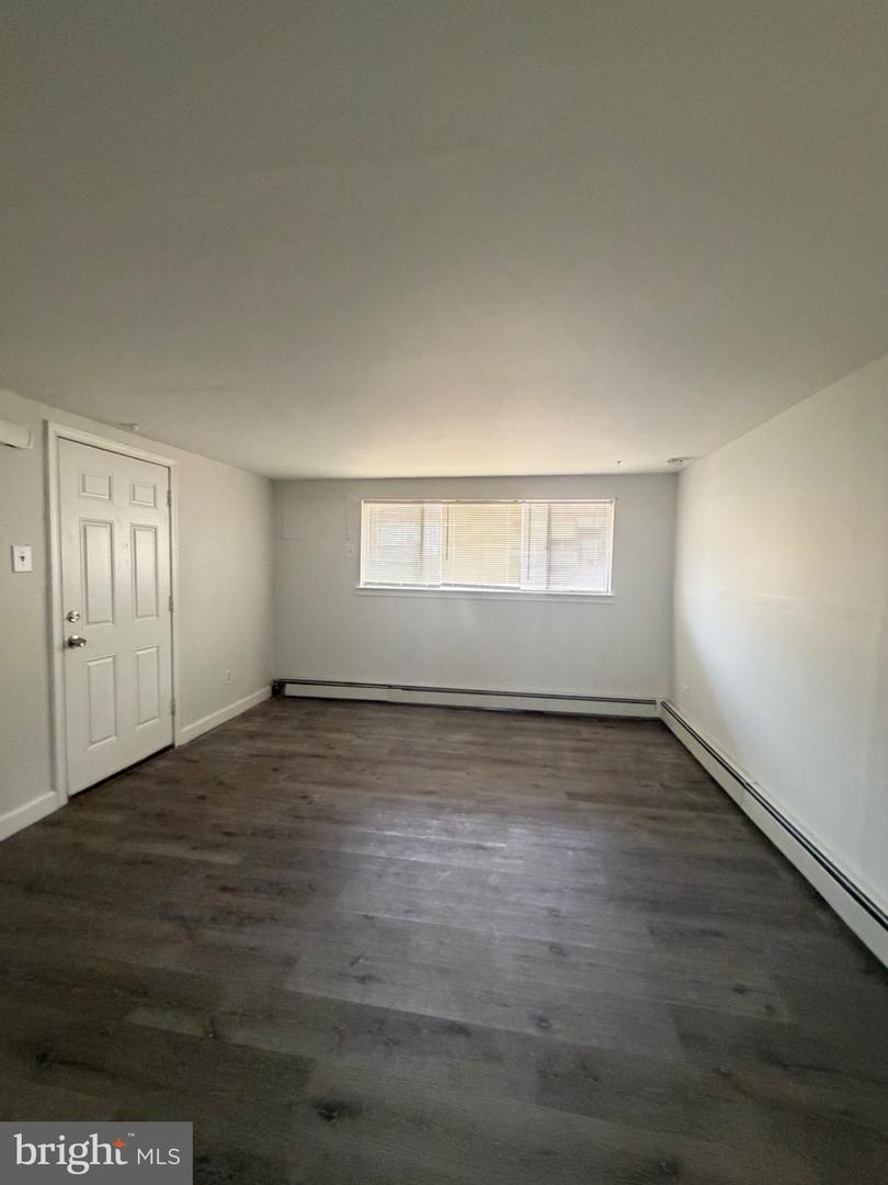 6016 N Warnock St #e Property Photo 9
