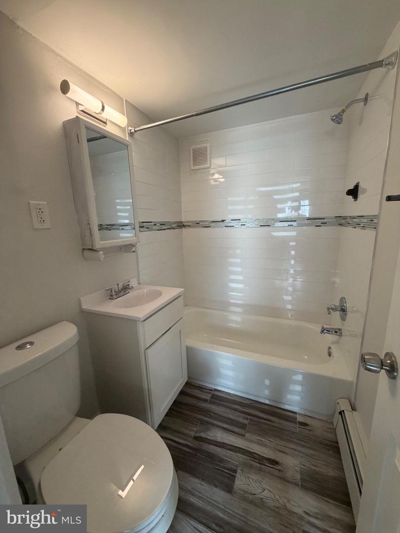 6016 N Warnock St #e Property Photo 10