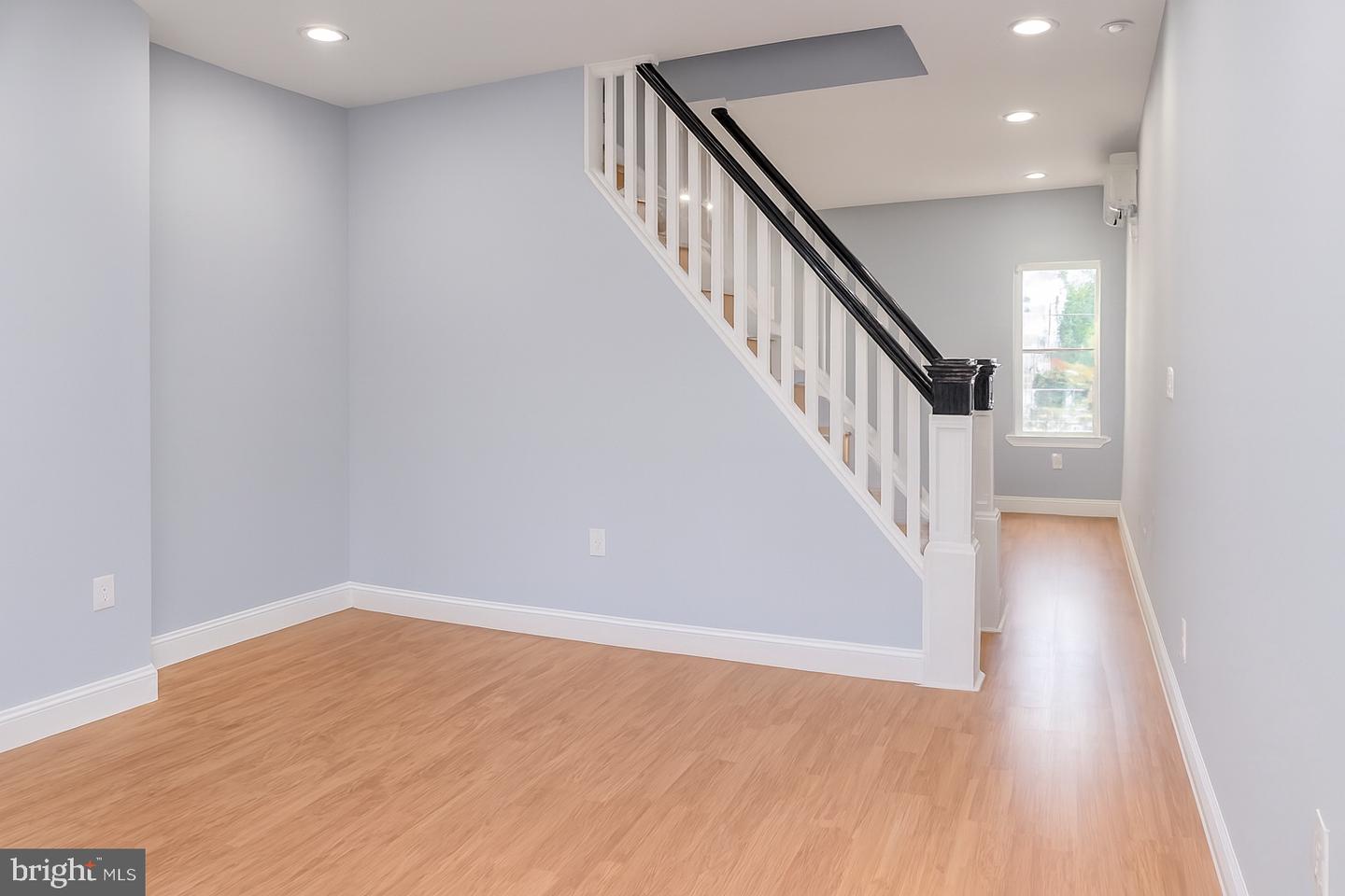 6774 Marsden St Property Photo 3
