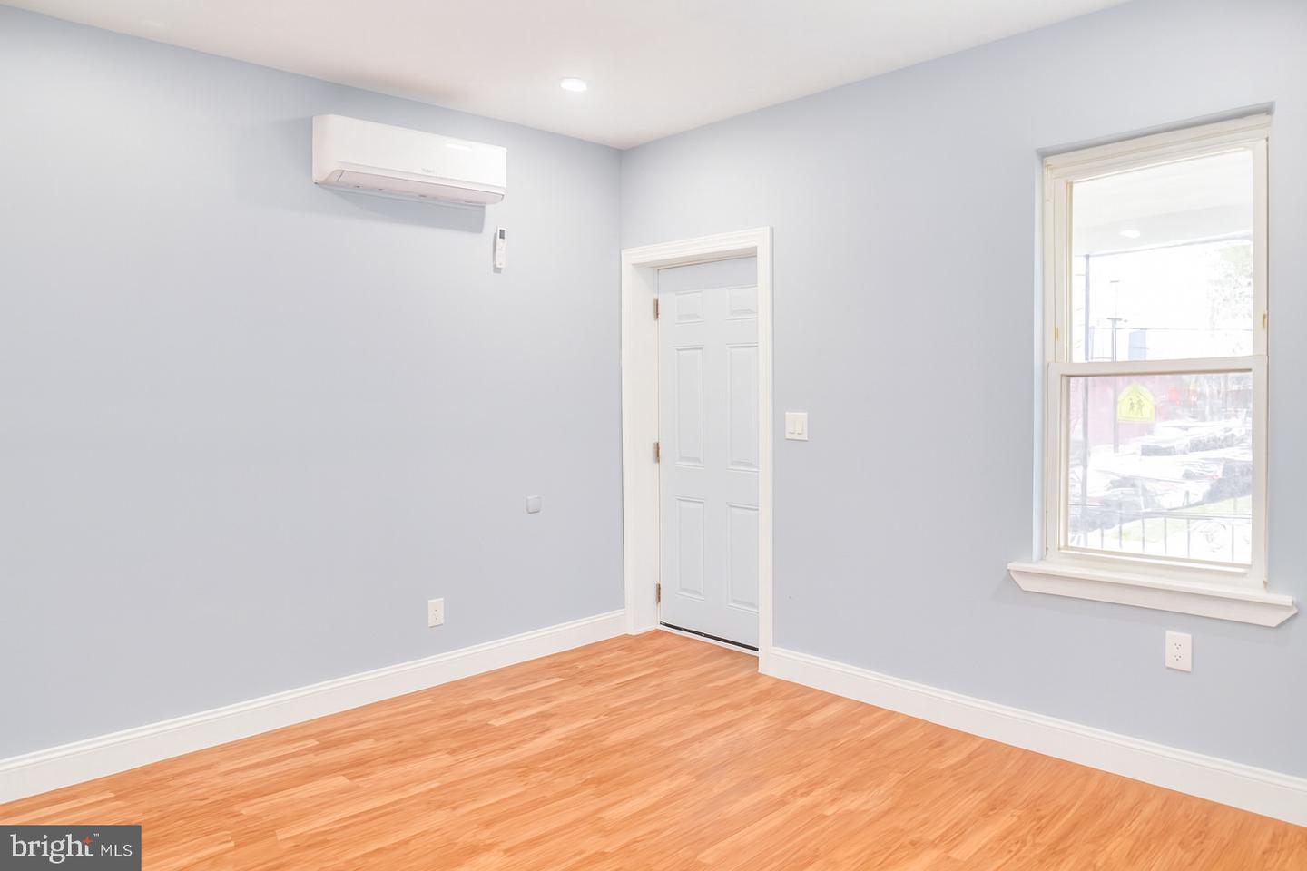 6774 Marsden St Property Photo 4
