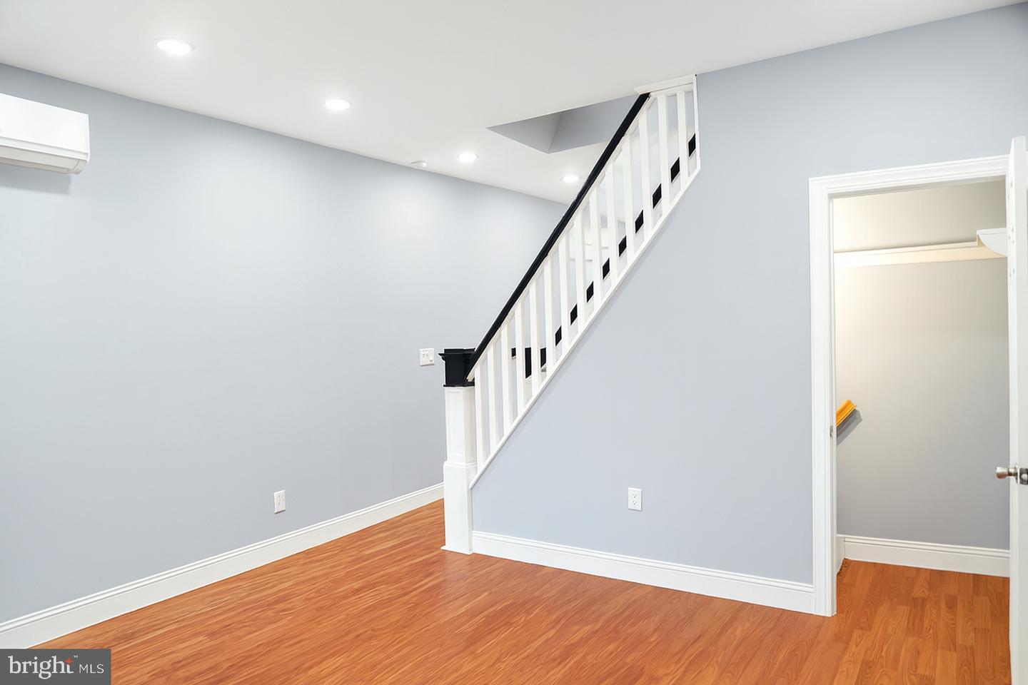 6774 Marsden St Property Photo 7