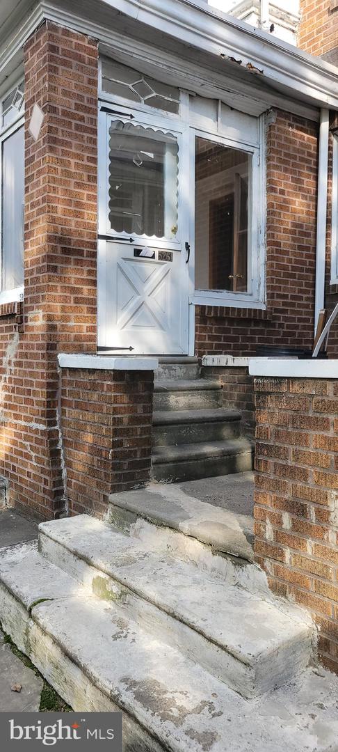 5261 E Roosevelt Blvd Property Photo 2
